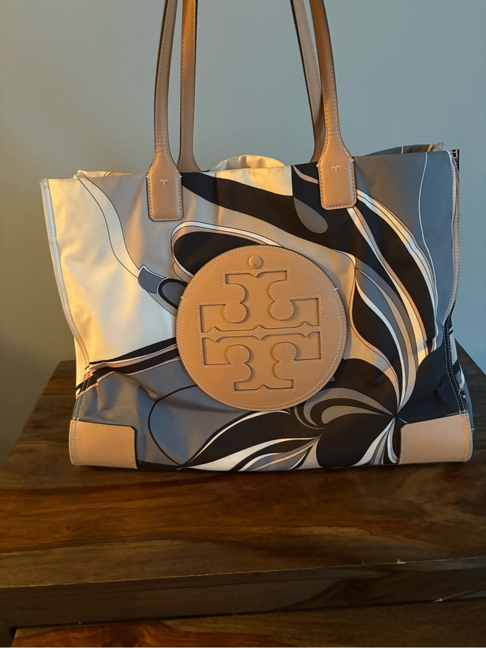 Tory Burch Beige, Grey, and Black Swirl Logo Tote Bag - Neutral Tulip